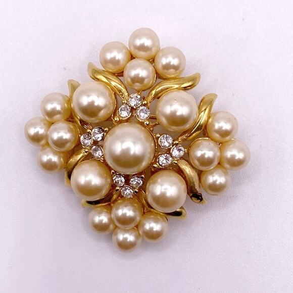 VNTG Richelieu Faux Pearls Brooch - Picture 2 of 5
